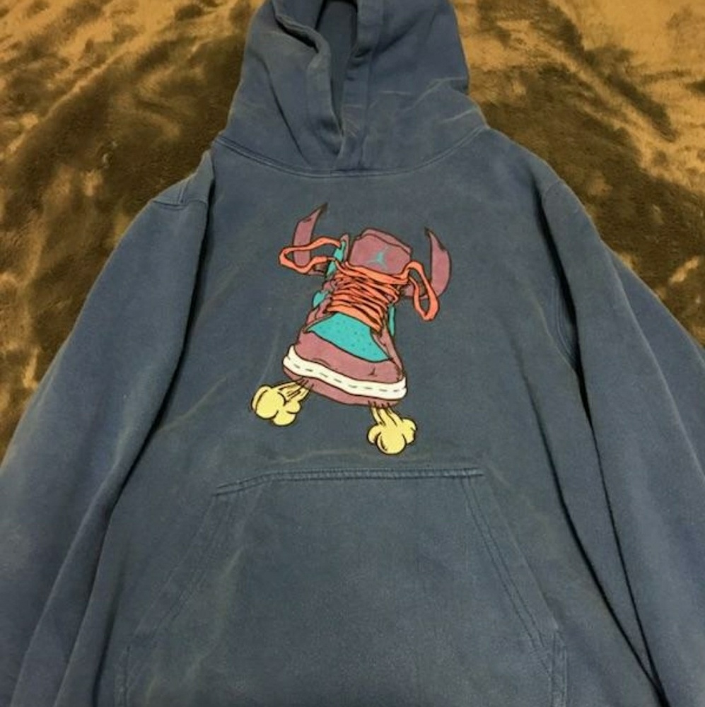 Sweatshirt